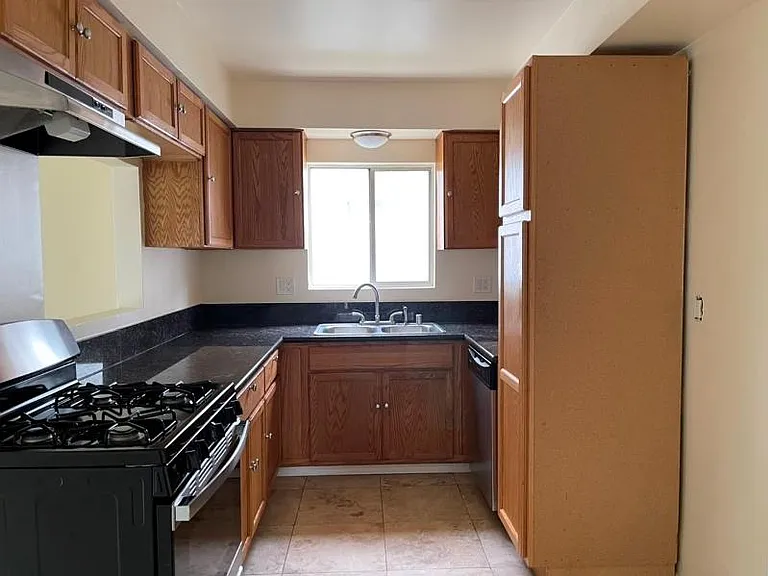 2104 Huntington Ln #C — Photo 7