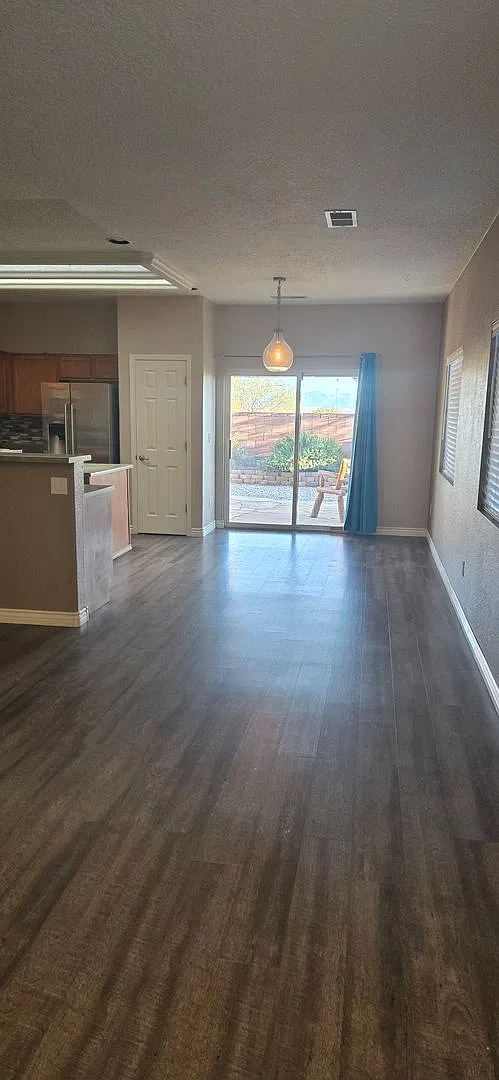 4 Bedroom House — Photo 3