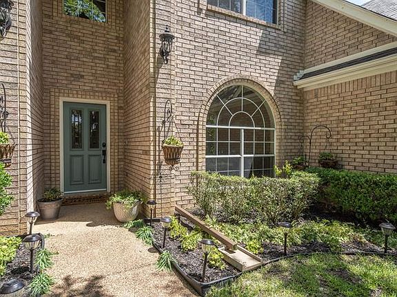 3rd image of 2524 Oak Brook Dr