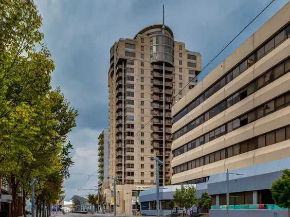 683 E 10th St SW #1301, Calgary, AB T2P 5G3