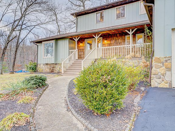 2nd image of 2888 Loch Haven Dr