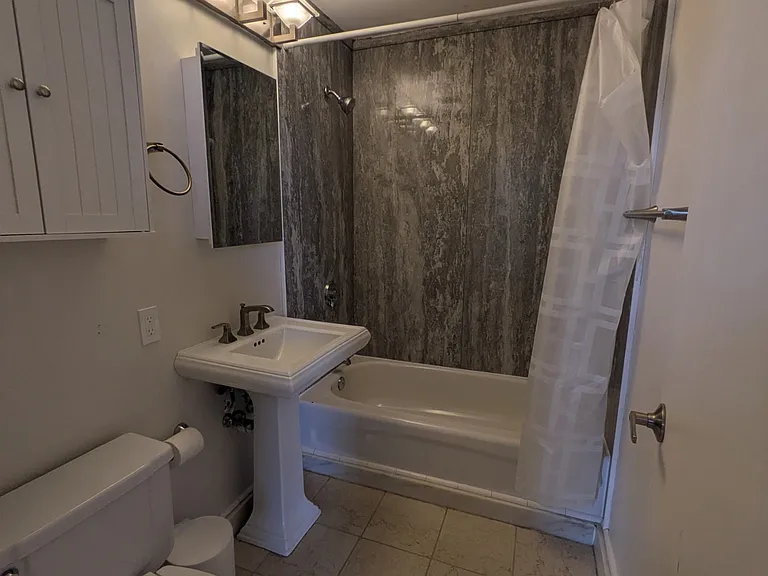 16 Balmoral St #415 — Photo 4