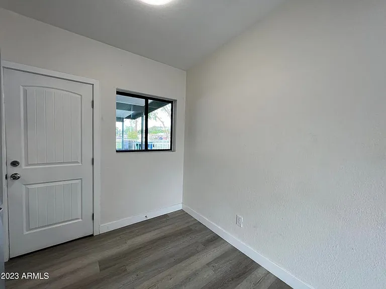 453 W University Dr — Photo 6