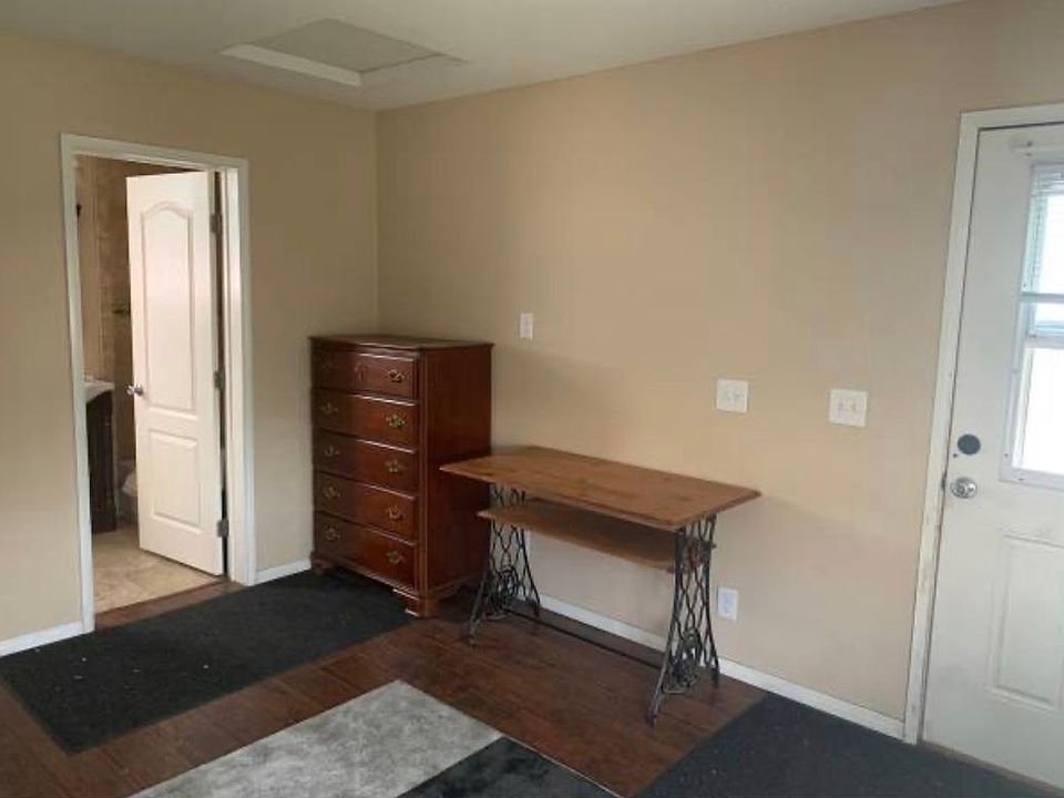 2nd image of 10547 Orange Dr