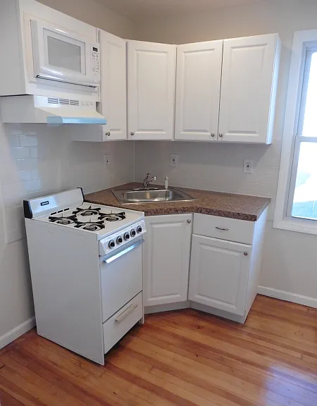 2028 Gless Ave — Photo 2