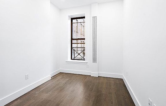 3rd image of 57 W 10th St #2CR