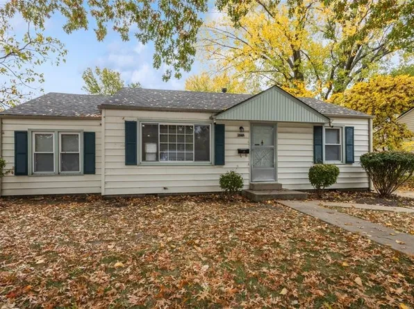 7605 Foster St, Overland Park, KS 66204