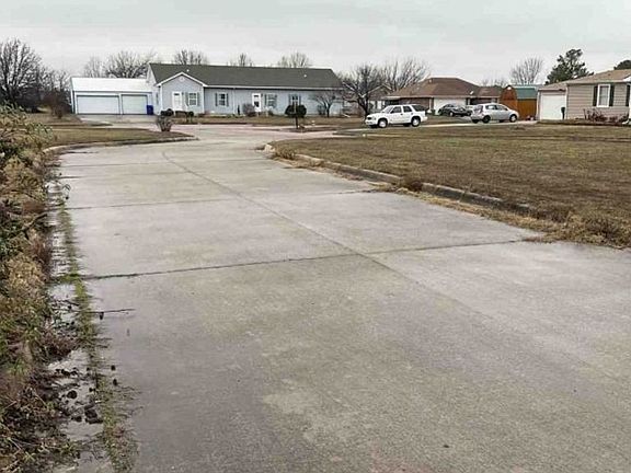 Exterior Neighborhood (street photo)