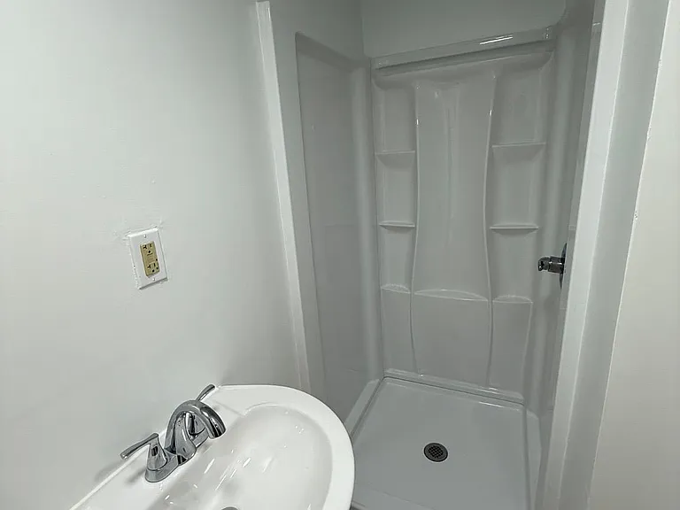 374 Chaplin St SE — Photo 22