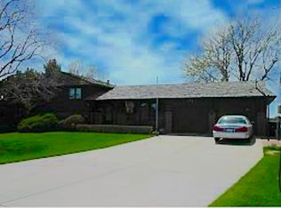 301 N Shore Dr, Hastings, NE 68901