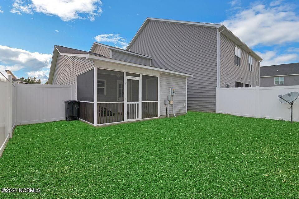 2nd image of 407 Glenhaven Ln