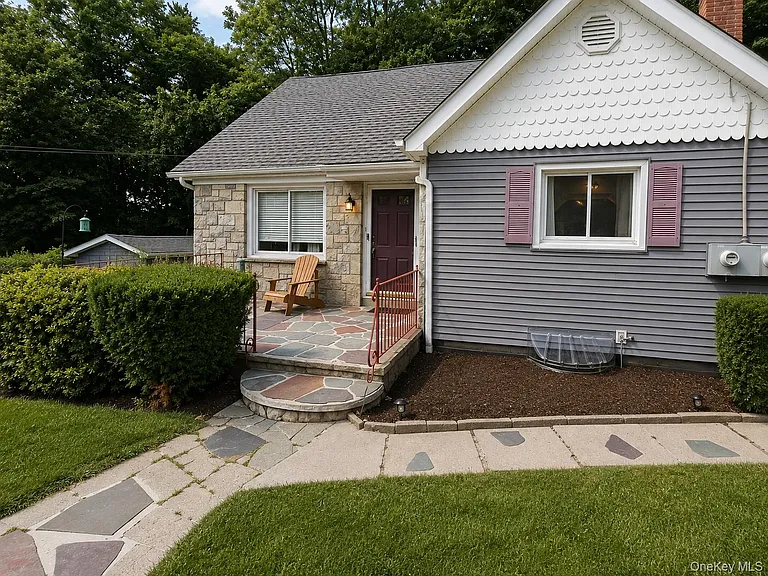 30 Lakeview Ter — Photo 1