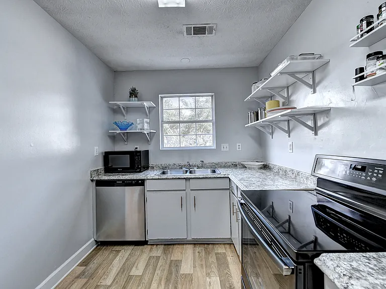 1170 Atlantic Dr NW — Photo 12