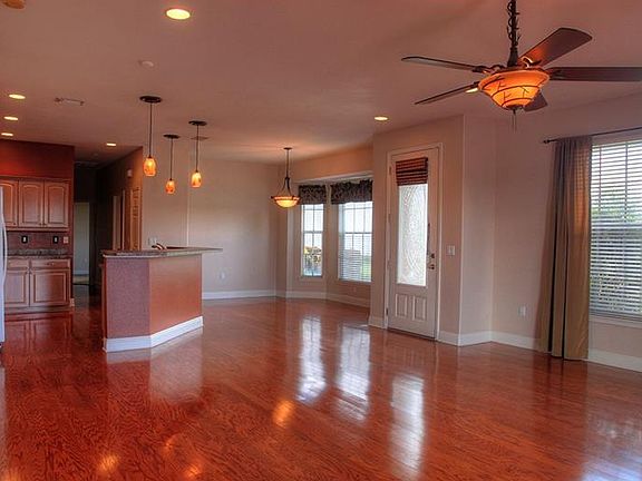 4th image of 2108 Garden Lake Dr