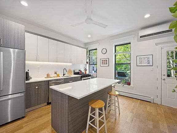 4th image of 236 Lewis Ave