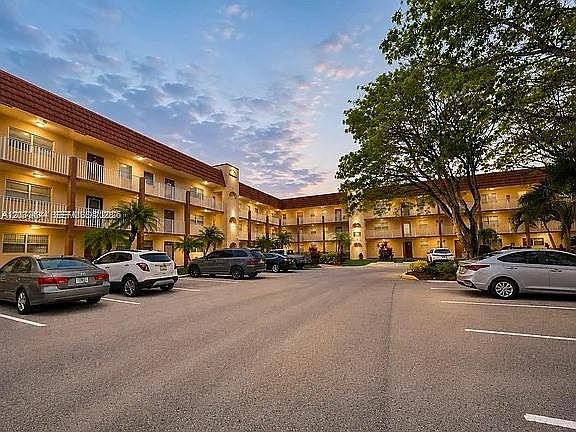 4th image of 2801 N Pine Island Rd APT 208