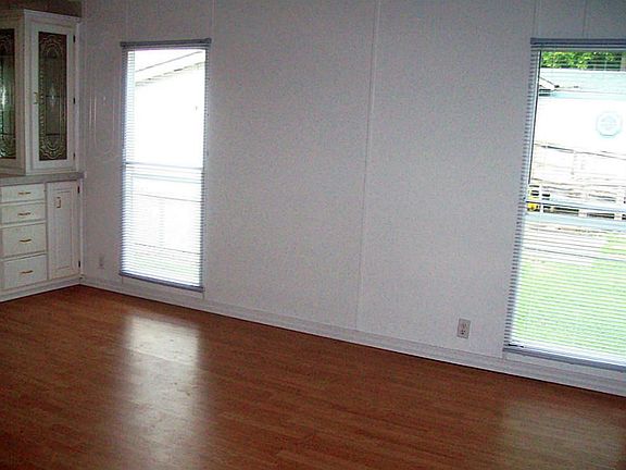 5th image of 354 Thorn Tree Dr