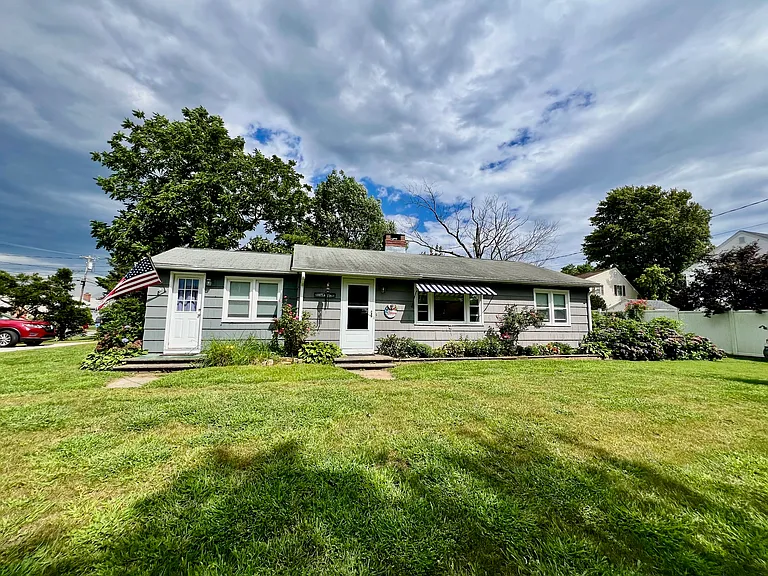 28 Kelsey Rd — Photo 2