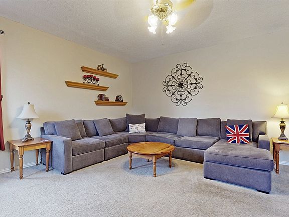 3rd image of 817 Crystal Ln