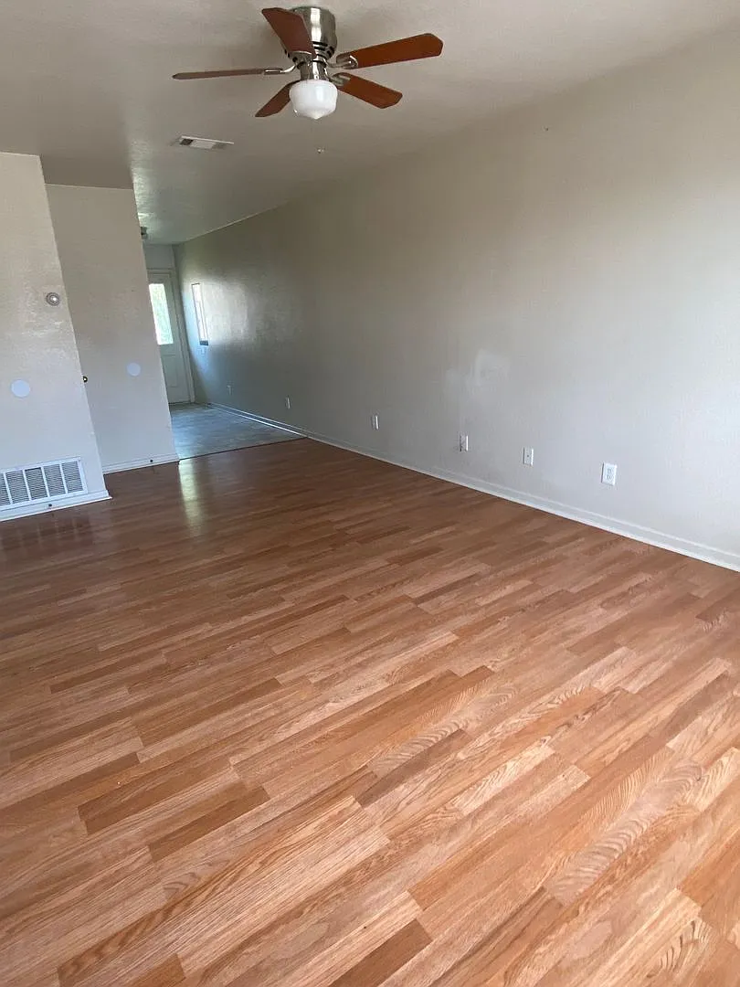 3202 Hereford Ln — Photo 2