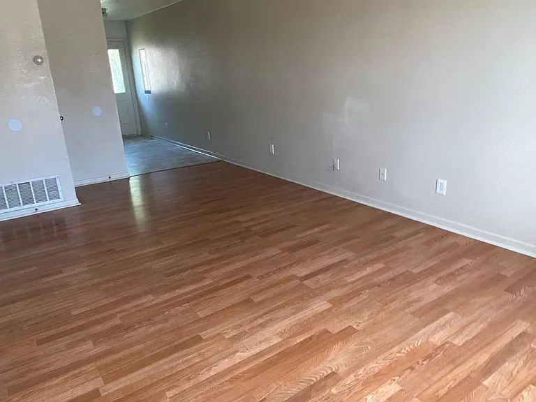 3202 Hereford Ln — Photo 2