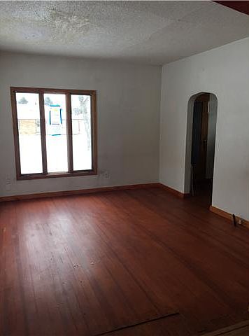 2nd image of 322 6th Ave E