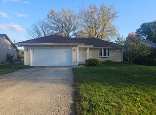 102 Balclutha Ct SW, Poplar Grove, IL 61065