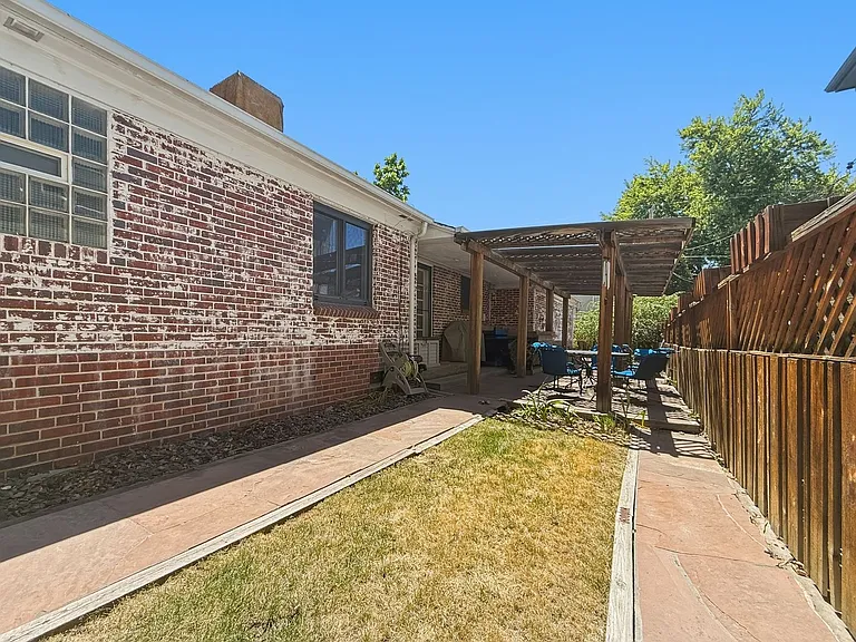 1101 Locust St — Photo 22