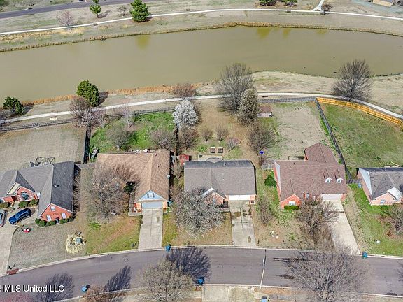 2nd image of 838 Lakemont Dr