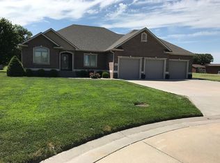 1081 Cross Creek Ct, McPherson, KS 67460