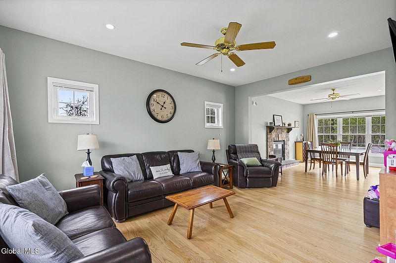 3rd image of 16 Cottonwood Lane
