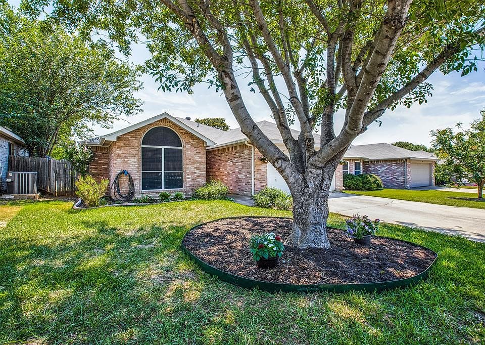 1st image of 1202 Hidden Oaks Dr