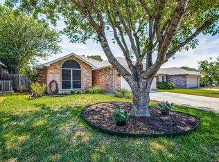 1202 Hidden Oaks Dr, Mansfield, TX 76063