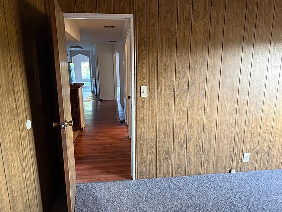 5th image of 695 Feather Dr