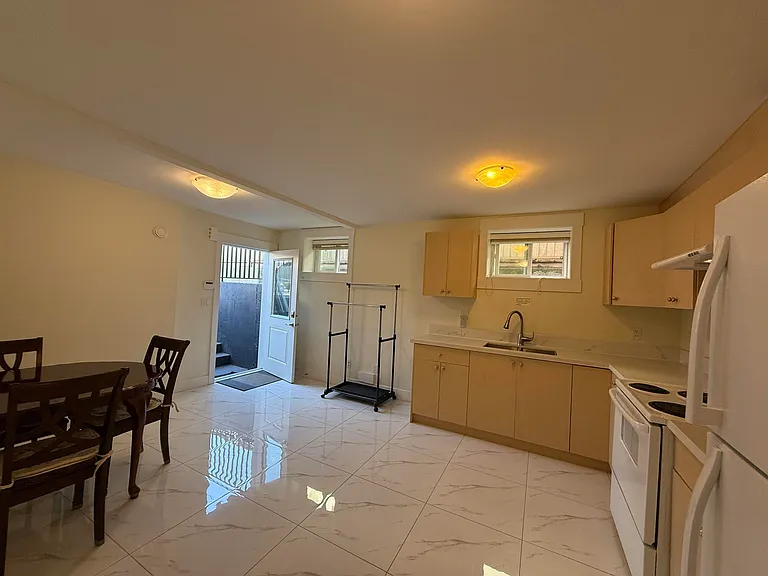 44XX Huxley Ave #BASEMENT — Photo 10