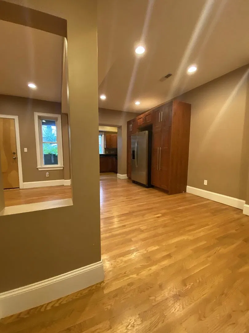 Huge, Renovated Brookline / Washington Square 4 Bed/2 Bath on Beacon. Pet Friendly, Students Welcome — Photo 4
