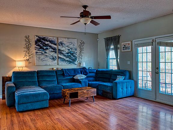 3rd image of 221 Pendleton Ct