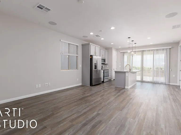 122 Parliament Point — Photo 5