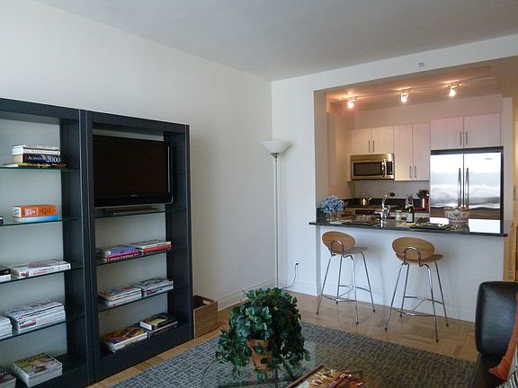 5th image of 1510 Lexington Ave APT 4C