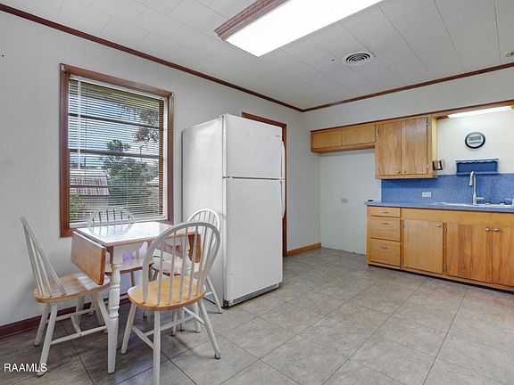3rd image of 1809 Cole Dr