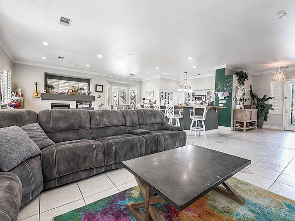2nd image of 105 Sunset Bay St