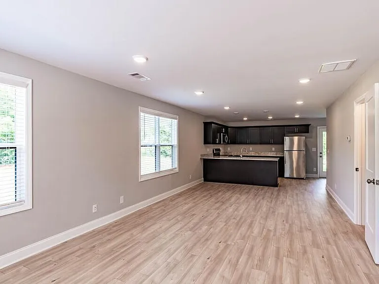 211 E Adams Ave #A — Photo 2
