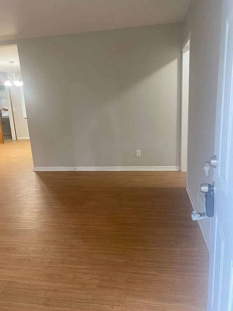 Recently updated 4 bed 2 bath home — Photo 3