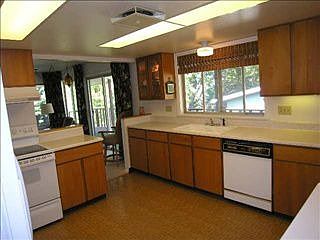 3rd image of 717 Parkview Way