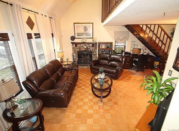 2nd image of 8103 Tiburon Cres