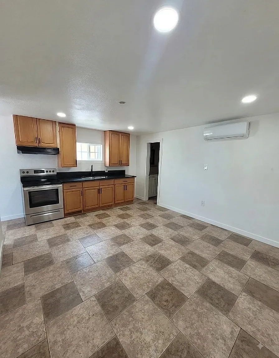 2 bed, 744 sqft, $2,199 — Photo 2