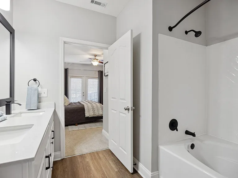 Enclave at Rivergate — Photo 13