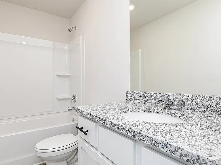 664 Mackenzie Cv — Photo 20