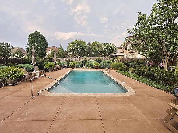 4th image of 190 Greendale Dr