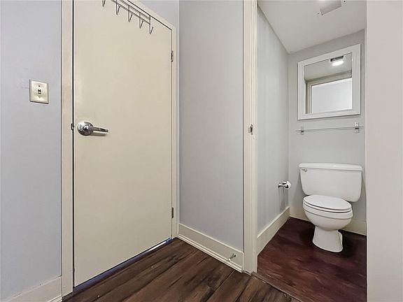 5th image of 600 E 8th St #2